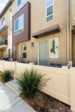 20610 Green Ash Ln in Winnetka, CA - Building Photo - Building Photo