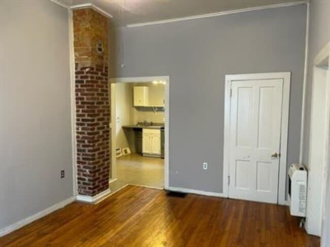 302 W Eureka St in Champaign, IL - Building Photo - Building Photo