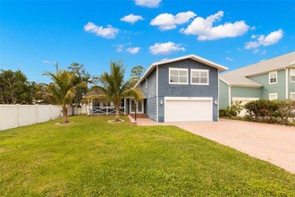 736 Shore Dr E in Oldsmar, FL - Building Photo - Building Photo