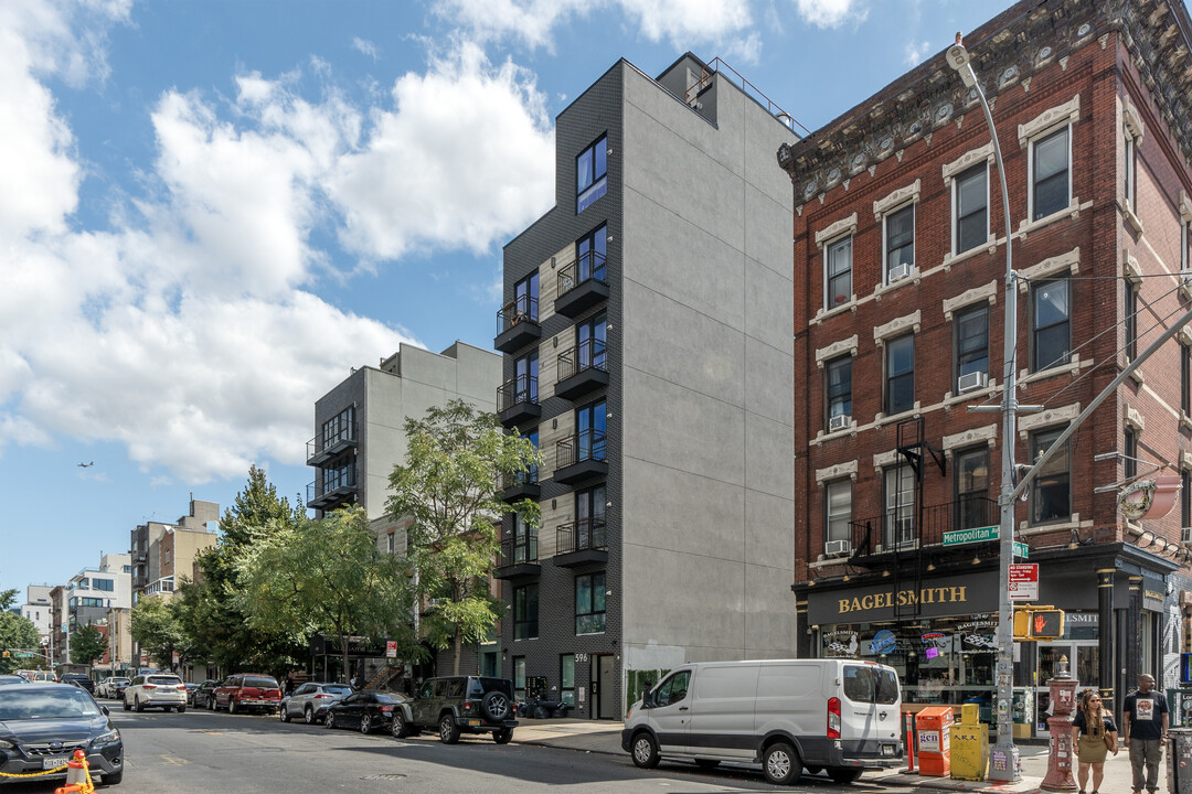 596 Metropolitan Ave in Brooklyn, NY - Building Photo