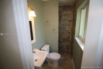 279 SW 8th St-Unit -1 in Dania Beach, FL - Building Photo - Building Photo