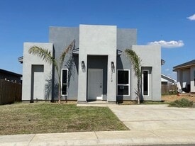 5114 Galicia Ln in Laredo, TX - Building Photo