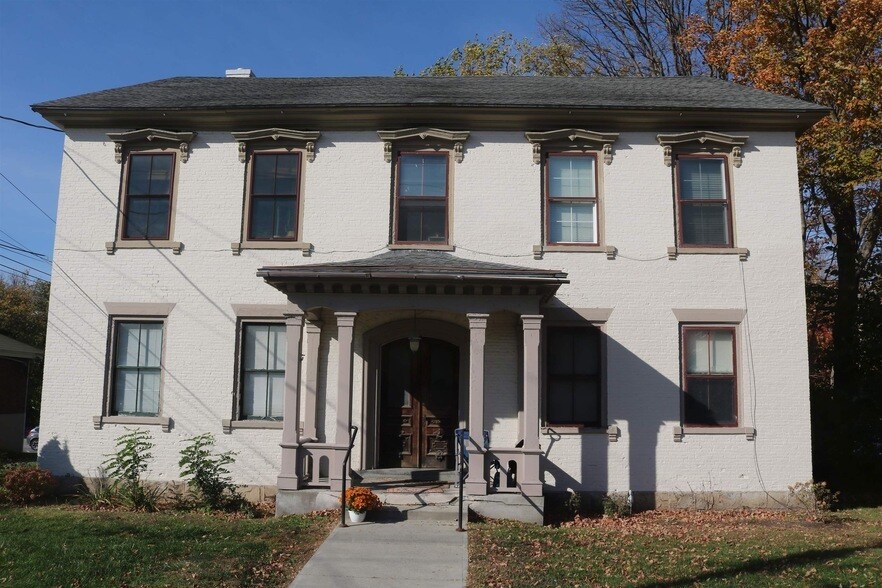 160 N Main St in St. Albans, VT - Building Photo