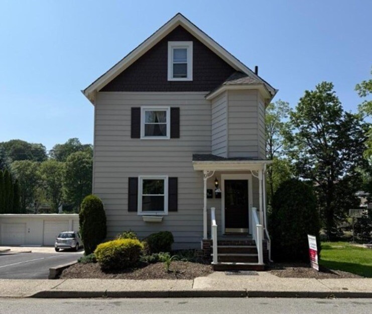 19 Cobb Pl, Unit A in Morristown, NJ - Building Photo