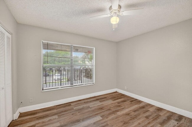 1701 Balfour Point Dr in Royal Palm Beach, FL - Building Photo - Building Photo