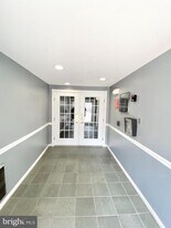 2663 Manhattan Pl in Vienna, VA - Building Photo
