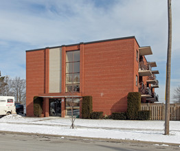 5 Leslie St in Brampton, ON - Building Photo - Primary Photo