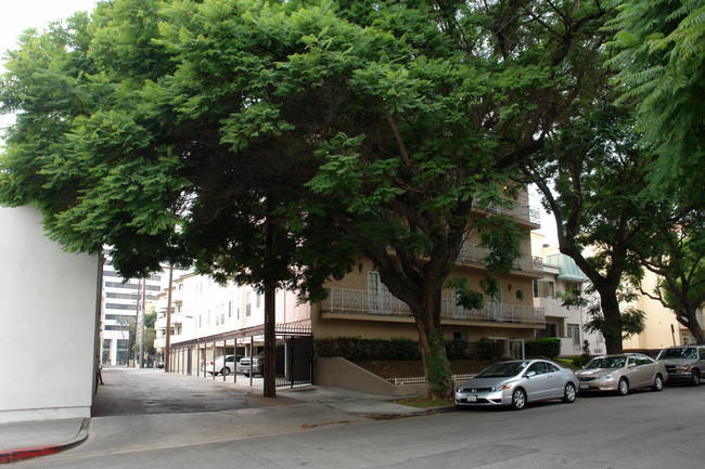 1655 Camden Avenue in Los Angeles, CA - Foto de edificio - Building Photo