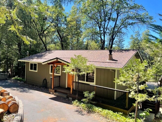 22454 Ridge Rd in Twain Harte, CA - Building Photo - Building Photo