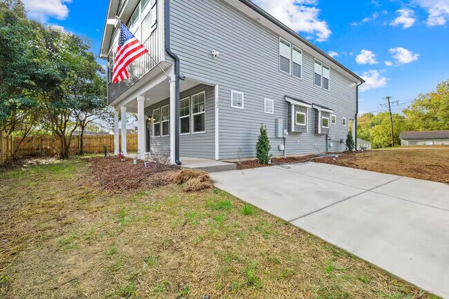 Room in Townhome on Mobley St in Clover, SC - Building Photo - Building Photo