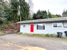 63671 Harriet Rd in Coos Bay, OR - Building Photo