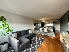 1301 NE Miami Gardens Dr in Miami Gardens, FL - Building Photo - Building Photo