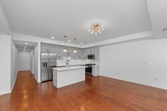 744 W Fullerton Ave in Chicago, IL - Building Photo - Building Photo
