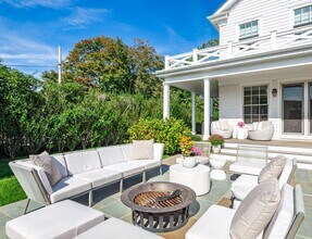 70 S Hill St in Southampton, NY - Building Photo - Building Photo