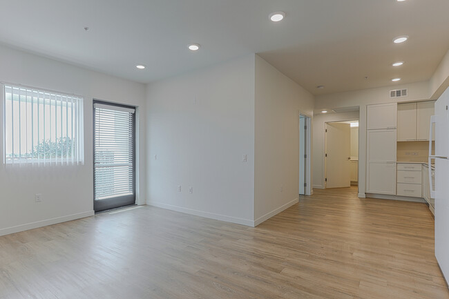 La Placita Cinco in Santa Ana, CA - Building Photo - Interior Photo