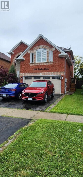 243 Barber Dr in Halton Hills, ON - Building Photo