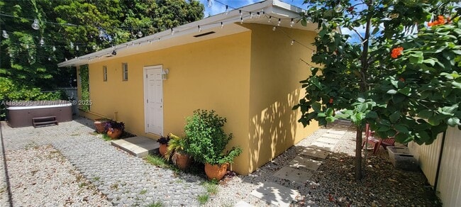 property at 985 SW 10th St