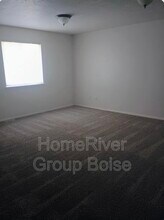 42 S Sugar Loop Ln in Nampa, ID - Building Photo - Building Photo