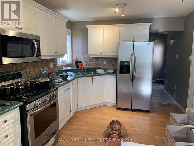 35 Nightingale Crescent in Barrie, ON - Building Photo - Building Photo