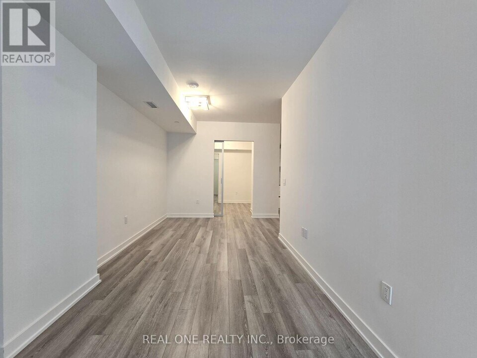 121-121 St Patrick St in Toronto, ON - Building Photo