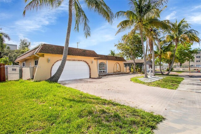 612 SE 8th Ave in Deerfield Beach, FL - Building Photo - Building Photo