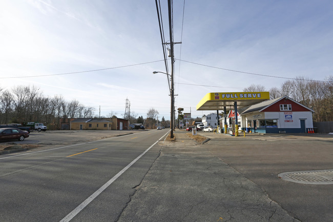 1429 Main St in Walpole, MA - Foto de edificio - Building Photo