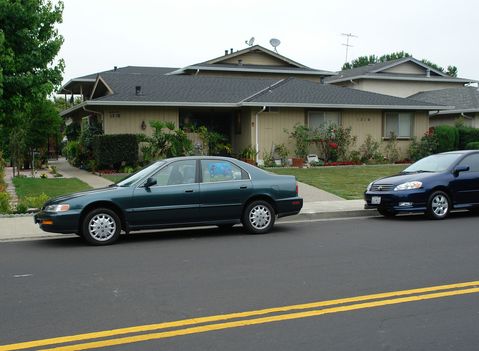 1210 Halford Ave in Santa Clara, CA - Foto de edificio