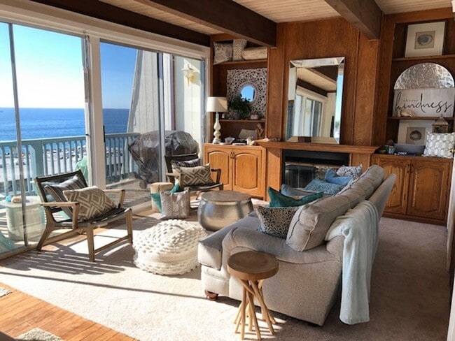 11858 Coral Reef Ln in Malibu, CA - Foto de edificio - Building Photo