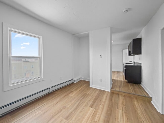 85-85B Newbury St, Unit 4L