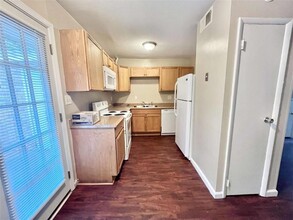 100 Chalfont Dr in Athens, GA - Building Photo - Building Photo
