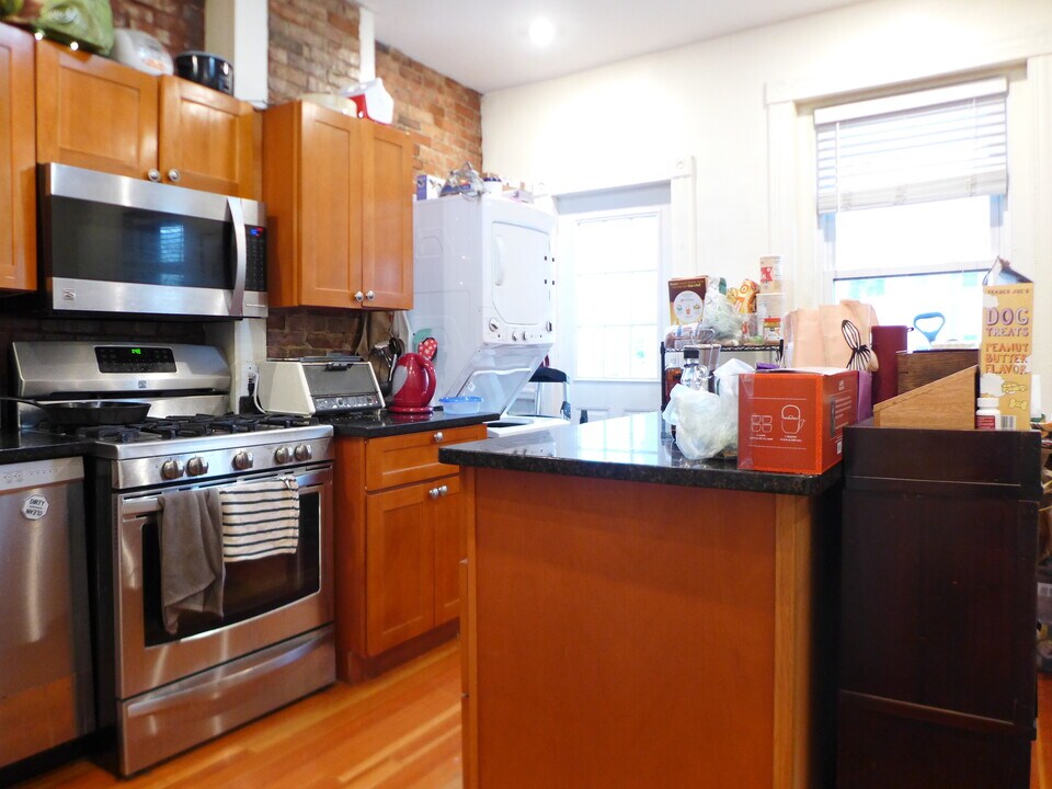 100 Day St, Unit 2 in Boston, MA - Building Photo