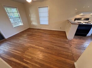 2815 Crest Ave in Austin, TX - Building Photo - Building Photo