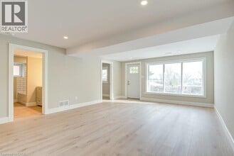 155 Doon Rd in Kitchener, ON - Building Photo - Building Photo