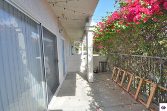 14619 Gilmore St, Unit 14619 Gilmore St in Van Nuys, CA - Foto de edificio - Building Photo