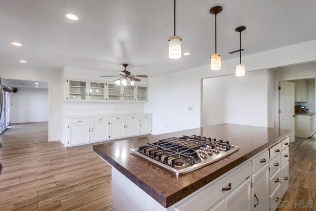 145 La Cresta Heights Rd in El Cajon, CA - Building Photo - Building Photo