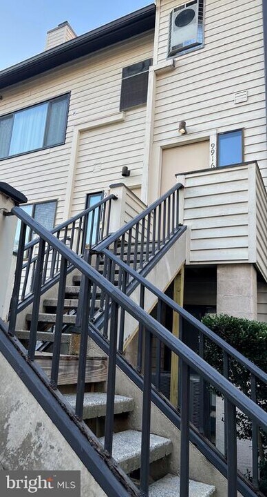 9916 Hellingly Pl in Gaithersburg, MD - Building Photo