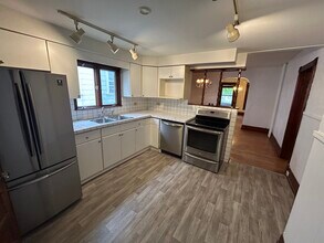 24 Briggs Ave, Unit 1 in Buffalo, NY - Building Photo - Building Photo