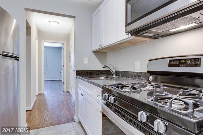 1411 Ridge Pl SE, Unit 4 in Washington, DC - Foto de edificio - Building Photo