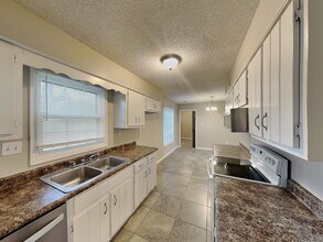 1017 Hawkview Dr in Memphis, TN - Building Photo - Building Photo