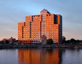 Point Gloria Condominiums in Fall River, MA - Building Photo - Building Photo