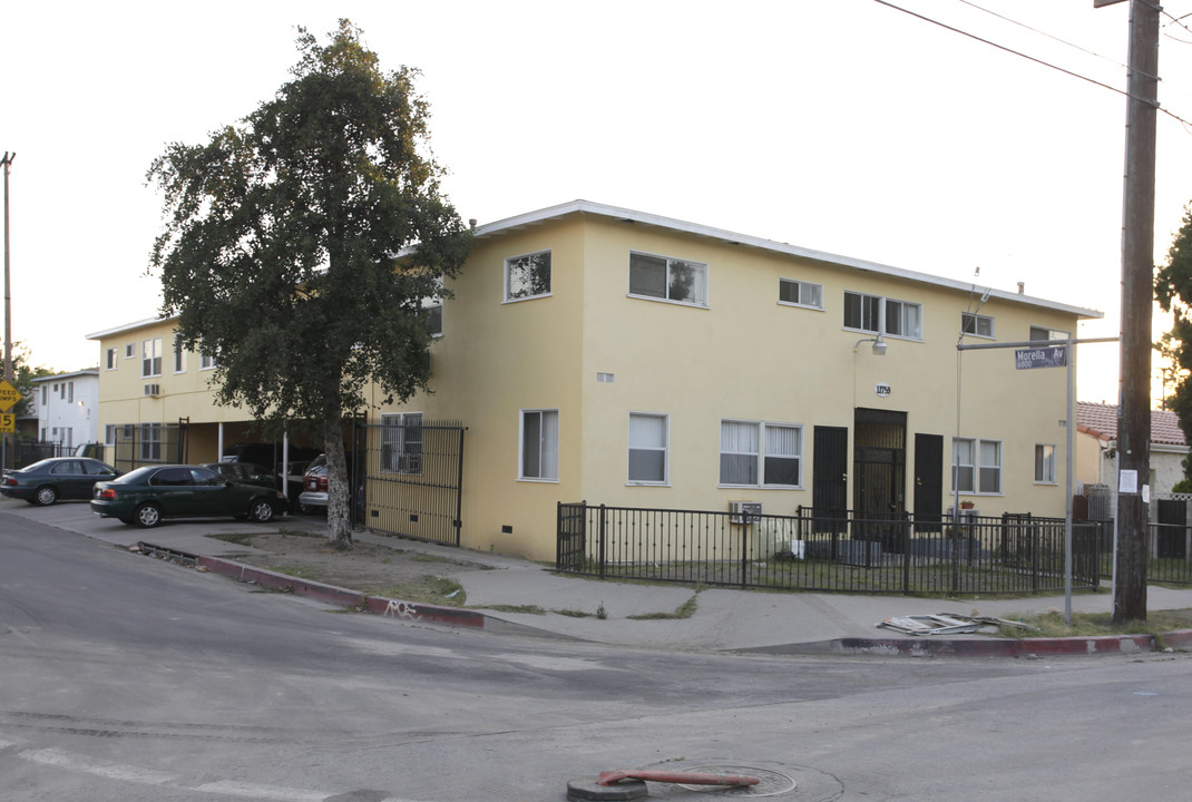 11759 Vanowen St in North Hollywood, CA - Building Photo