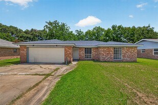 2013 Long Dr in Richmond, TX - Building Photo