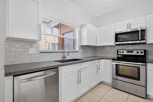 8425 NW 141st Terrace in Hialeah, FL - Building Photo - Building Photo