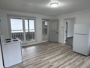 1016 4th Ave, Unit Lower in Antigo, WI - Foto de edificio - Building Photo