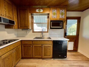 1515 SE Claybourne St in Portland, OR - Building Photo - Building Photo