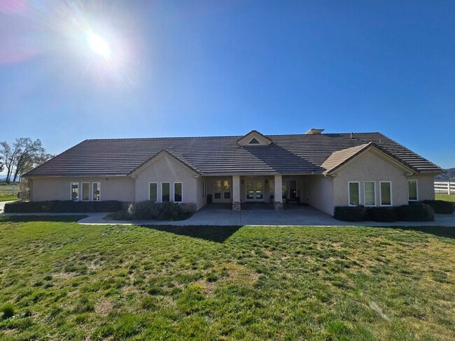 8154 Cable Canyon Rd in San Bernardino, CA - Building Photo - Building Photo