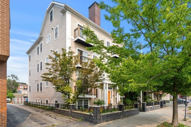 2277 Massachusetts Ave in Cambridge, MA - Building Photo - Building Photo