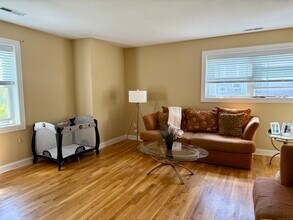 10 Stetson Pl in Danbury, CT - Building Photo - Building Photo