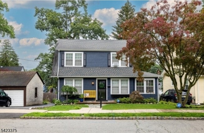 6 Elliott Pl in West Orange, NJ - Building Photo - Building Photo