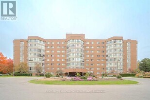 5 Weldrick Rd W in Richmond Hill, ON - Building Photo
